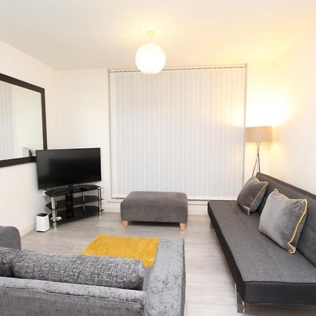 لندن Spacious 1- Bedroom Apartment In E16 المظهر الخارجي الصورة