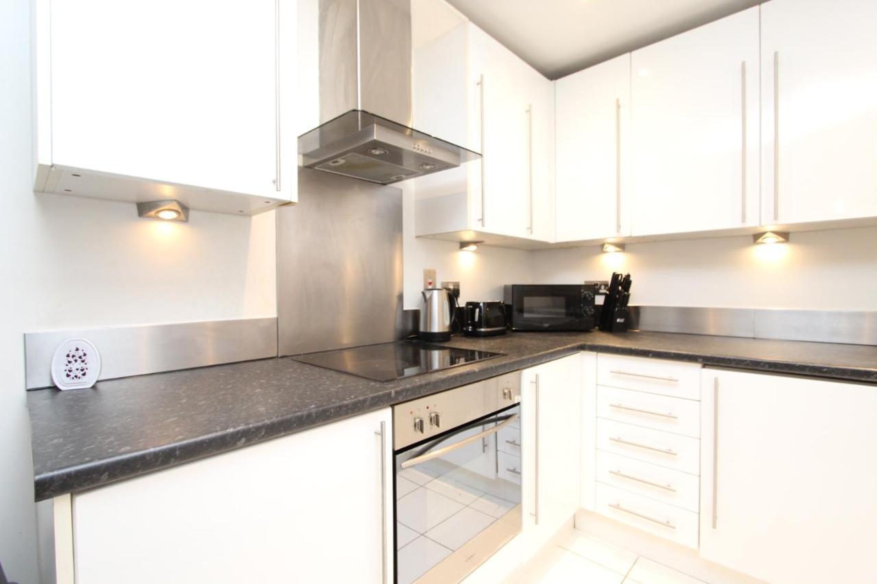 لندن Spacious 1- Bedroom Apartment In E16 المظهر الخارجي الصورة